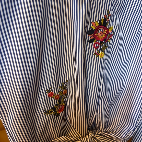 Davi & Dani Top Blue White Floral Embroidery Long Sleeve Knot Waist Women's L - Picture 6 of 10